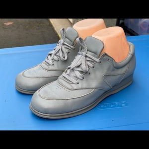 Footsaver Women’s Gray Leather Slip On Shoes